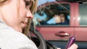 texting_driving_620x350